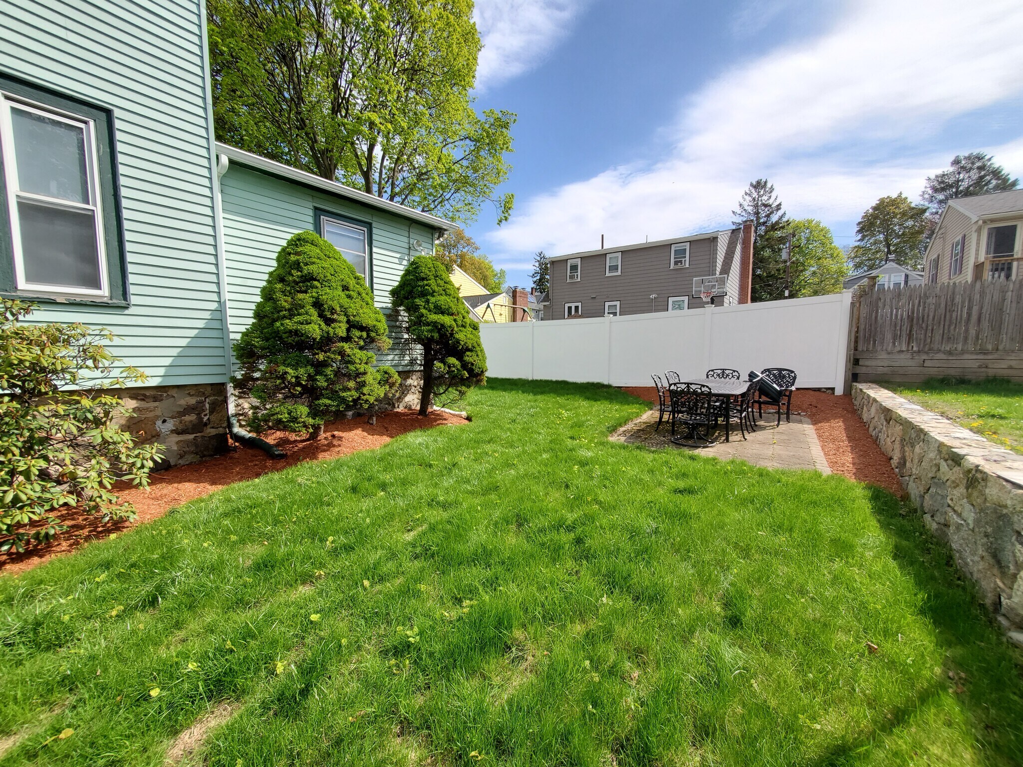 Building Photo - 93 Meridian St