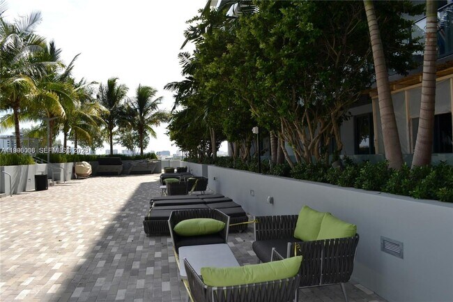 Building Photo - 2960 NE 207th St