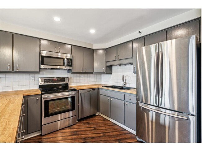 Building Photo - 2950 Dean Pkwy