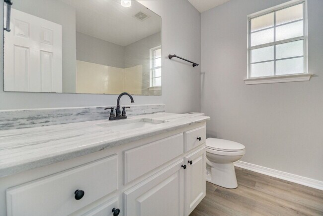 Building Photo - Beautiful property in highly desirable Lilian Woods Subdivision!