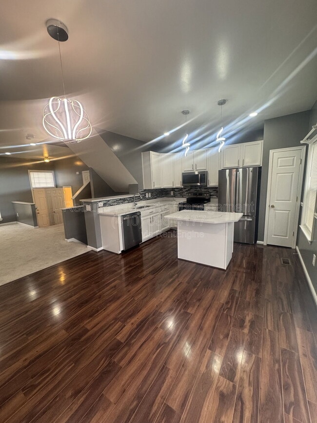 Building Photo - 54 Royalty Cir