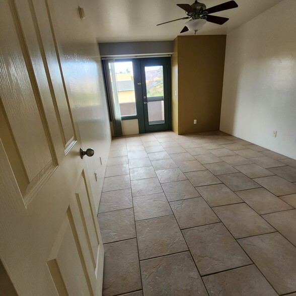 Master bedroom - 3149 E Macenroe Ln