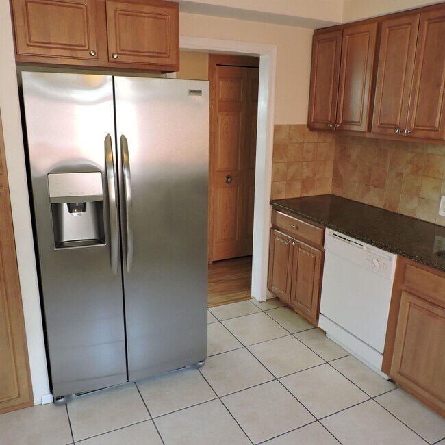 Building Photo - 1987 Vernier Rd