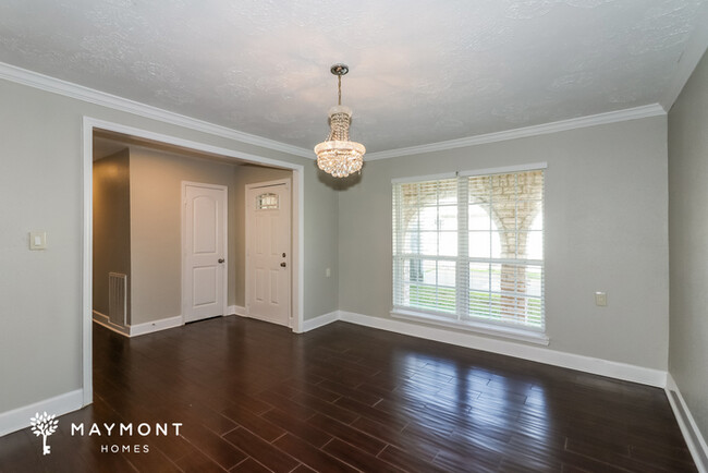 Building Photo - Houston Ranch-Style Home