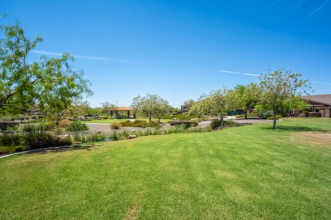 Building Photo - Stunning home with pool ready for move in