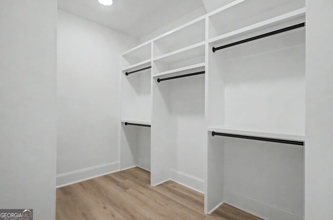 Building Photo - 347 E Crestwood Rd