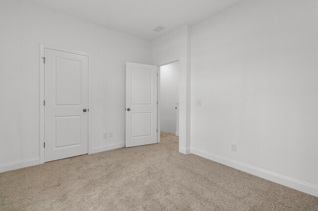 Building Photo - 502 Twin Rivers Dr