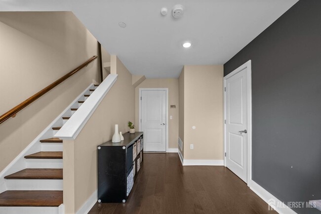 Building Photo - 1901 Swales Ct