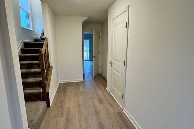 Building Photo - 2543 Westwind Blvd