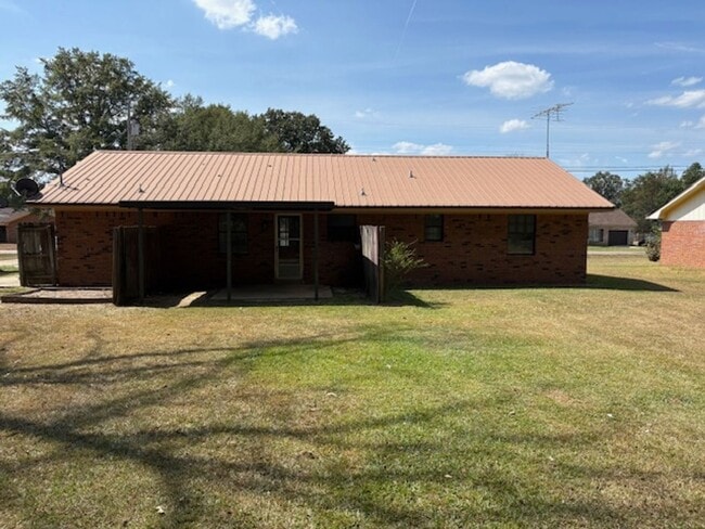 Building Photo - Renovated 3 Bedroom 1.5 Bath Home for Rent!