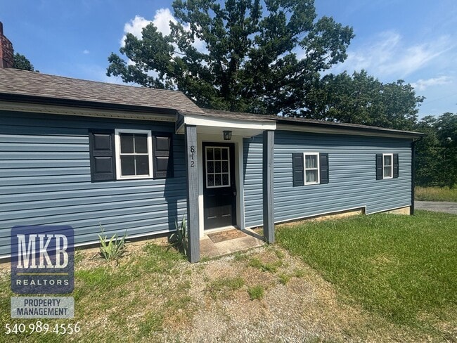 Building Photo - 812 Montvue Rd