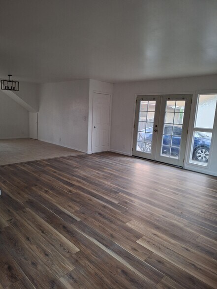 Building Photo - 1835 N Ave 53