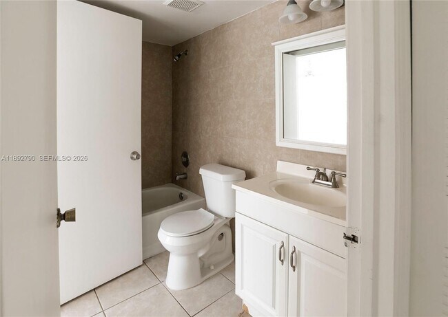 Building Photo - 10630 SW 157th Ct