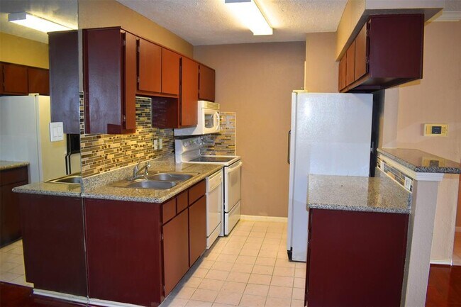 Building Photo - 2750 Holly Hall St