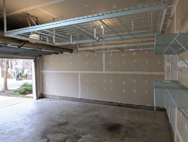 Building Photo - Gorgeous 3 level townhouse in North Potoma...
