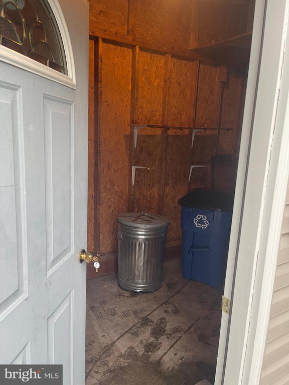 Building Photo - 14 Colonial Dr