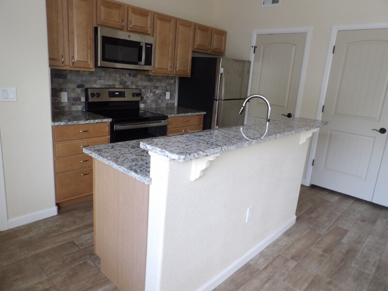 Building Photo - 430 W Pikes Peak Ave
