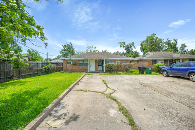 Building Photo - 6116 1/2 Octavia Street