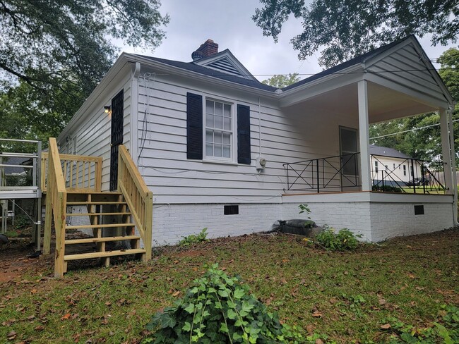 Building Photo - Affordable Living $1100 - Marta, AUC and C...