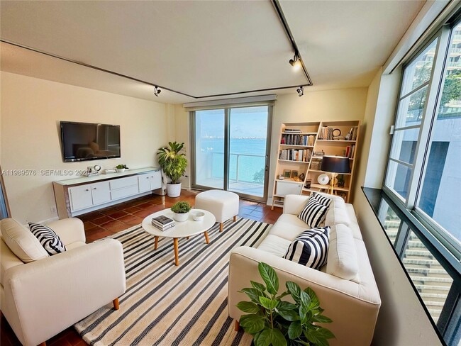 Building Photo - 3301 NE 5th Ave