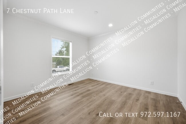 Building Photo - 7 Chestnut Path Ln