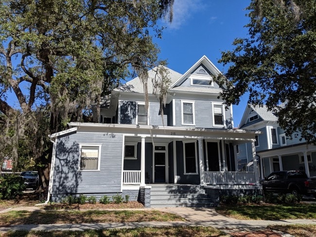 Building Photo - 215 W Beach Pl