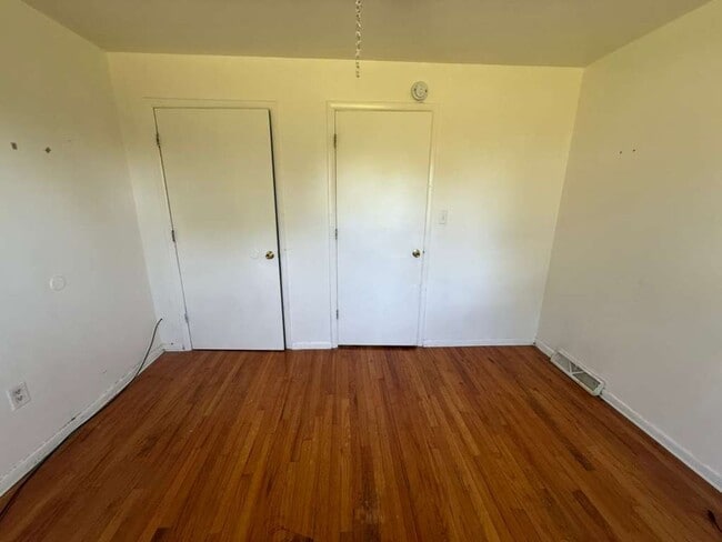 Building Photo - 2 BED, 2 BATH BEAUTIFUL UNIT CLEVELAND!