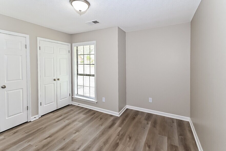 Building Photo - 7135 Blue Grass Rd
