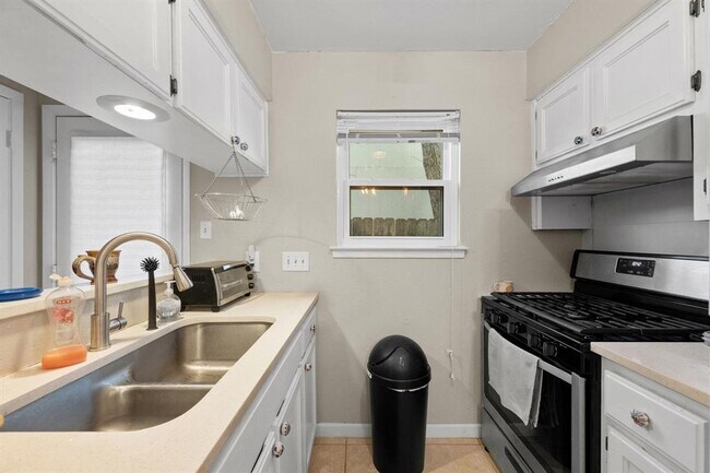 Building Photo - 12817 Hymeadow Dr