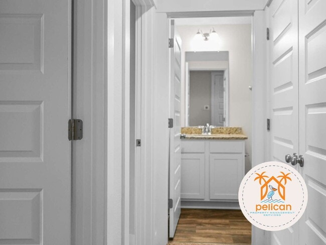 Building Photo - Peaceful Townhome