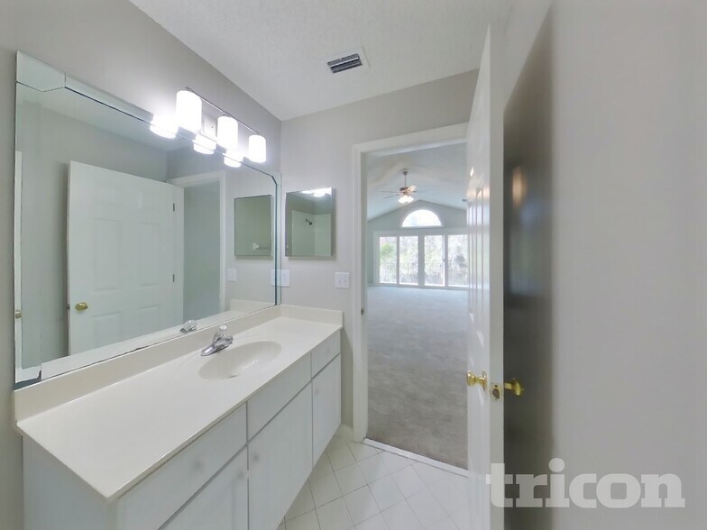 Building Photo - 1648 Country Walk Dr