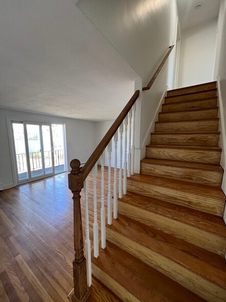 Building Photo - 42 Pond St