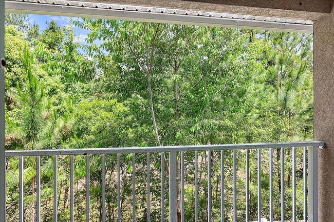 Building Photo - Great condo! New AC system!