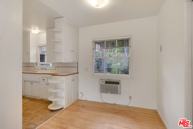 Building Photo - 11165 Sunshine Terrace