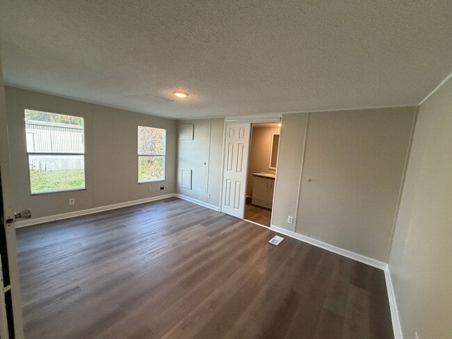 Building Photo - South Bossier - Remodeled - 2 Bed 2 Bath Home