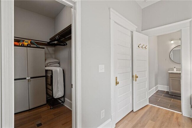 Building Photo - 1412 Allene Ave SW