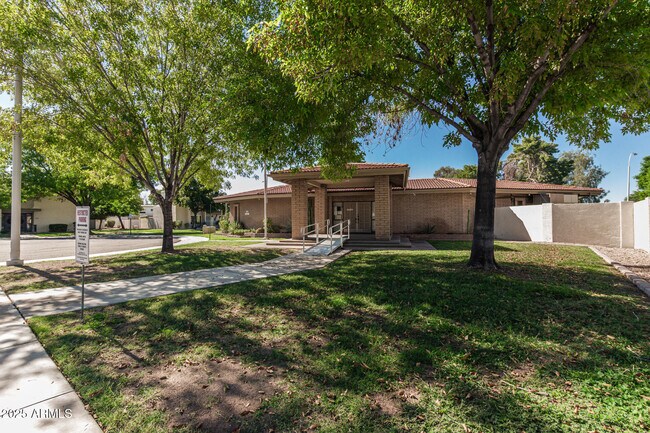 Building Photo - 7714 E Wilshire Dr