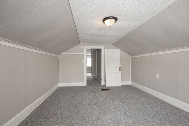 Building Photo - 4 BED 1 BATH UNIT IN GARFIELD HEIGHTS