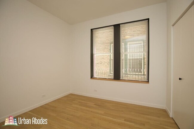 Building Photo - 908 N California Ave