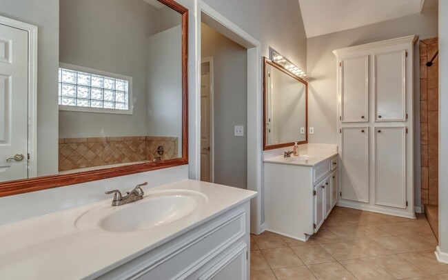 Building Photo - 340 Willow Ridge Cove