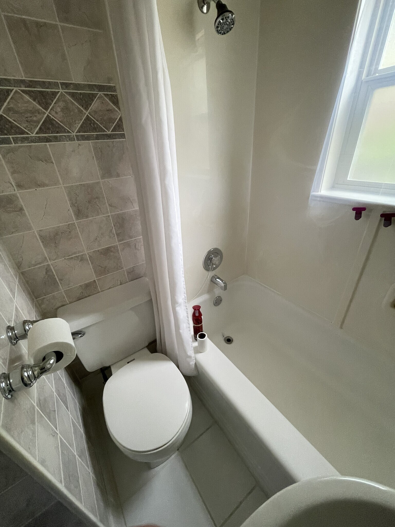 Upstairs bathroom (35 sf) - 206 N 200 E