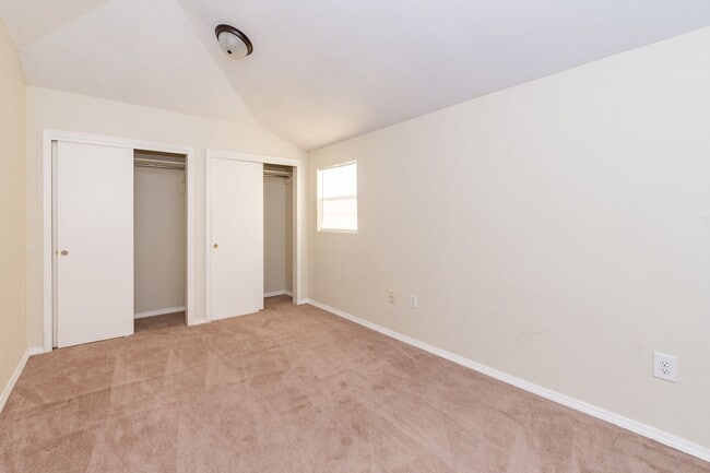 Building Photo - 2 bedroom home for lease!