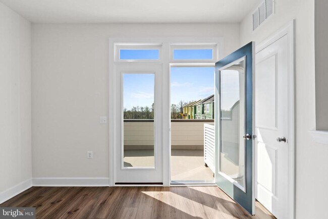 Building Photo - 596 Watermans Dr