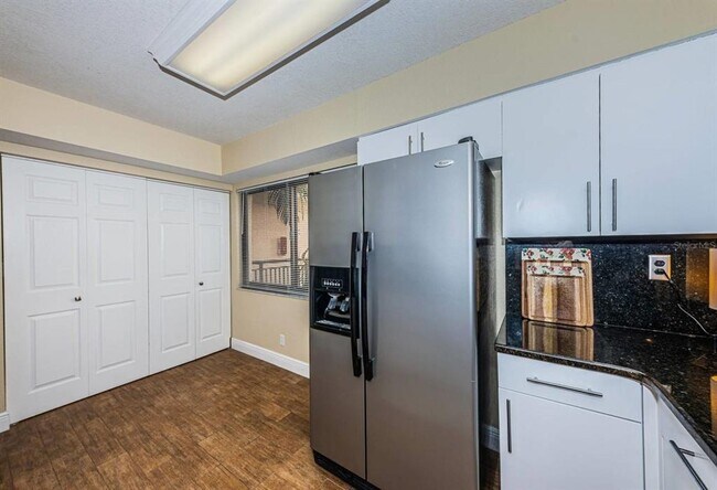 Building Photo - 5541 Del Sol Blvd