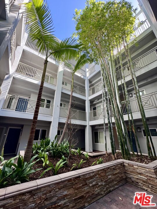 Building Photo - 6038 Carlton Way