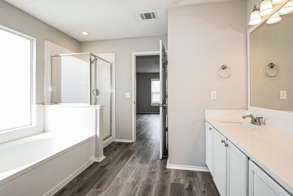 Building Photo - 6730 Meadowcrest Dr