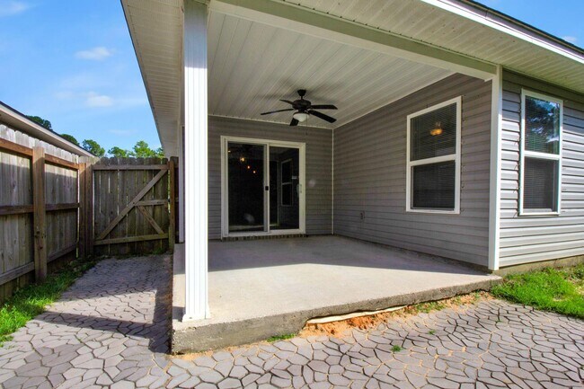 Building Photo - 8402 Island Dr