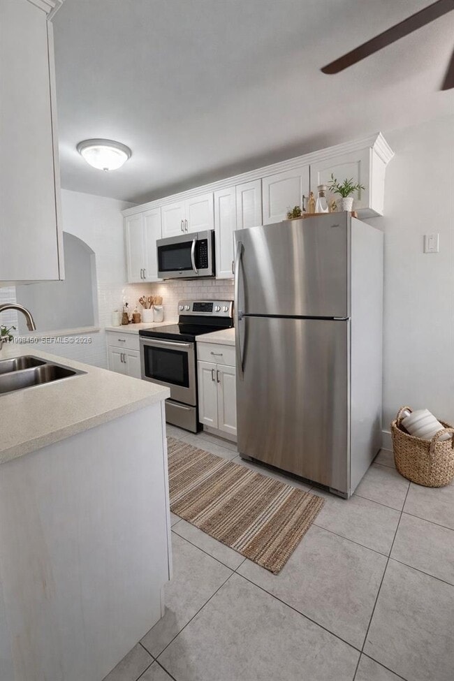 Building Photo - 155 Lakeview Dr