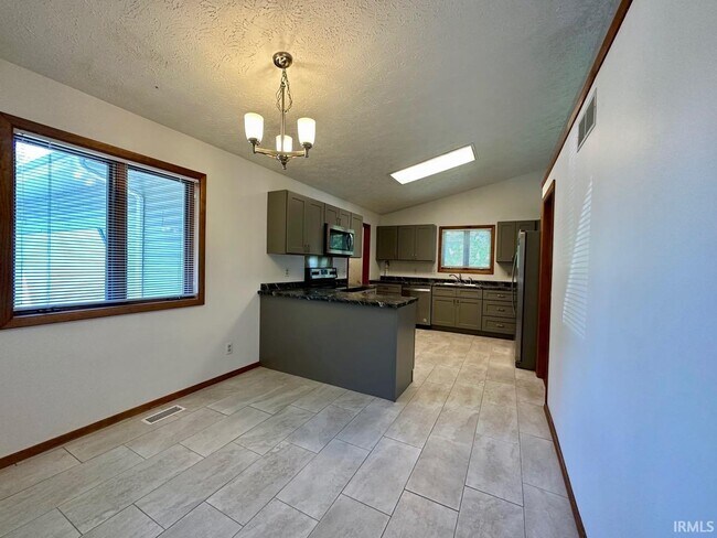 Building Photo - 1830 E Thornton Dr