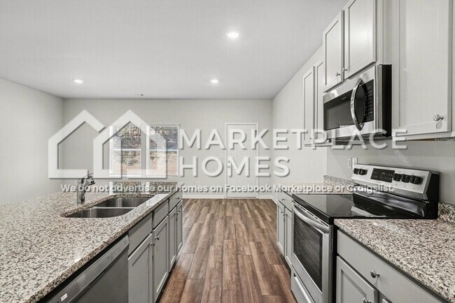 Building Photo - 461 Oakwood Dr NW